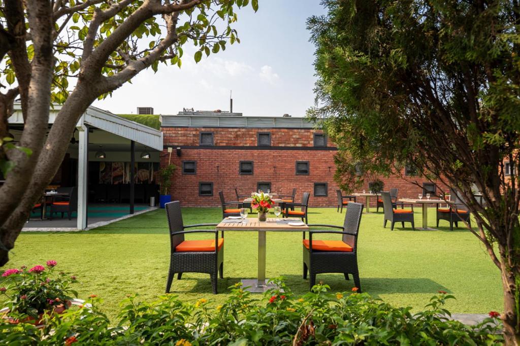 Dhaka Regency Hotel & Resort 外观 照片